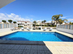 150-Empurialola- Preciosa casa con piscina y amarre en Empuriabrava